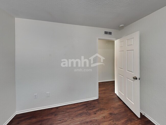 Building Photo - 412 Saddlehorn Way