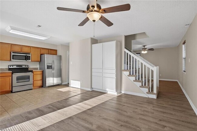 Building Photo - 3209 Barrington Dr