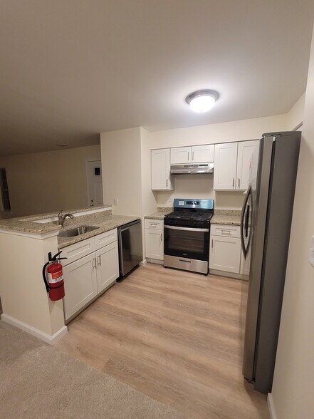 Building Photo - 27 Lear Ct