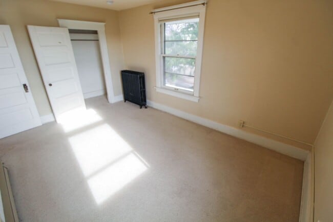 Building Photo - 1212 S Oak St