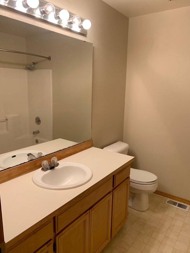 Building Photo - Newly remodel 4 bed 3 bath home in Shoreline