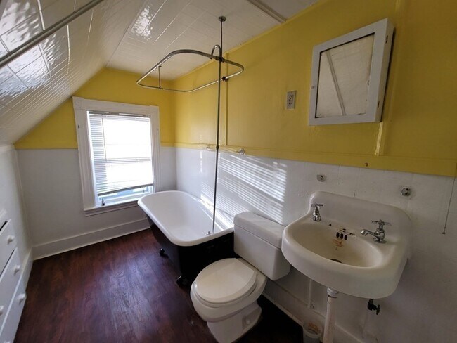 Building Photo - 12 Farnum St