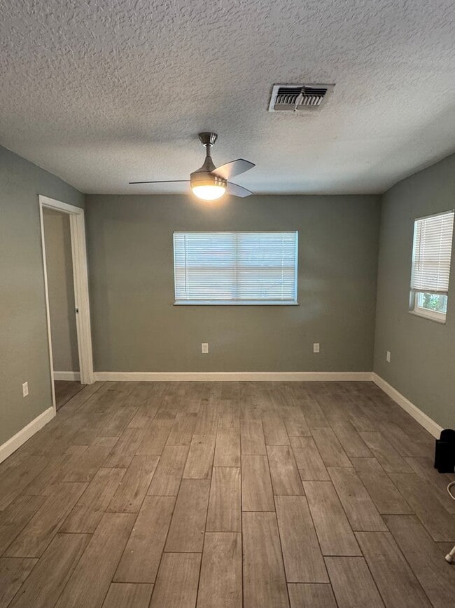 Building Photo - 2 bedroom 1 bath in Saint Cloud ALL UTILIT...