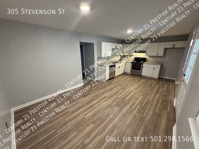 Building Photo - 305 Stevenson St