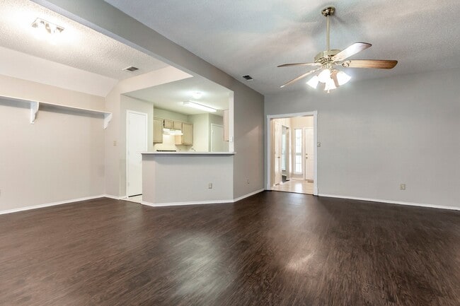 Building Photo - Adorable 3-2-2 in Cedar Hill!