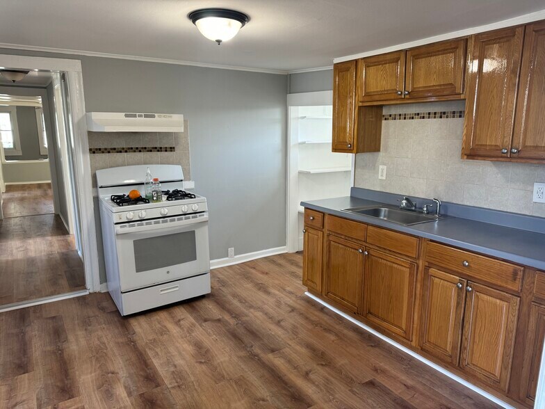 Building Photo - 359 Henry St