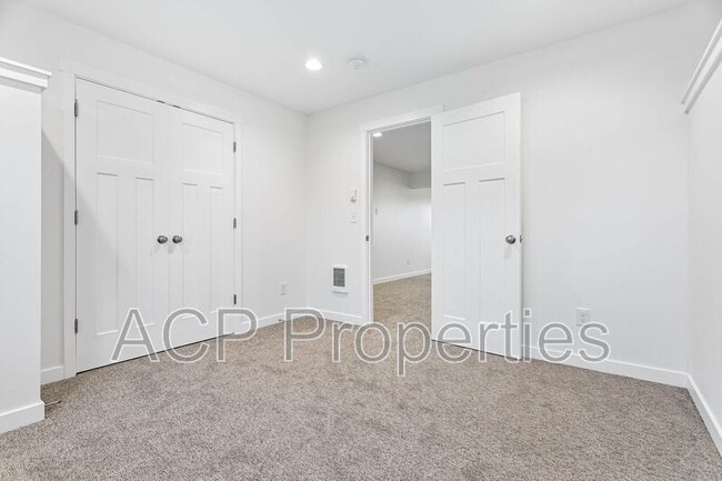 Building Photo - 1318 Bradley Ct