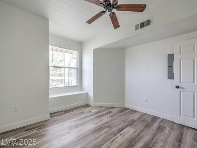 Building Photo - 10001 Peace Way