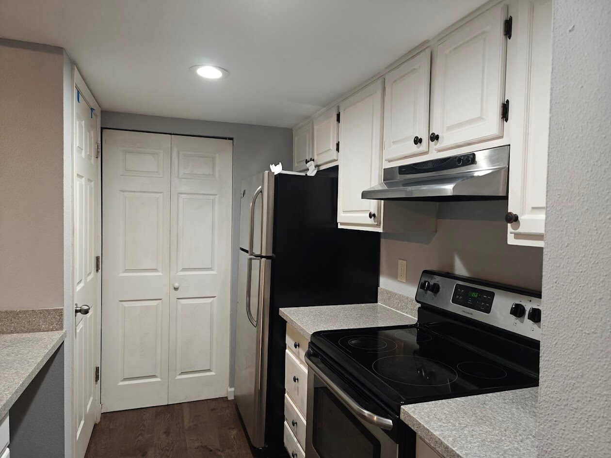 Building Photo - 611 SW 5th Ct