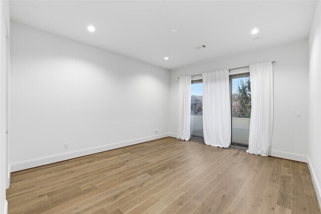 Building Photo - 6273 Piping Rock Ln