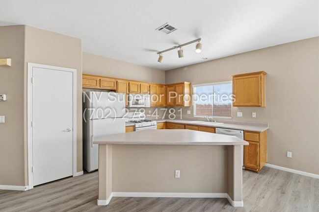 Building Photo - NW!! Single Story!! New Luxury Vinal Plank flooring!! New Carpet Bedrooms 2 & 3!!! New Interter P...