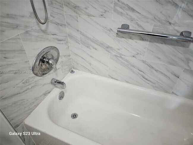 Building Photo - 20400 W Country Club Dr