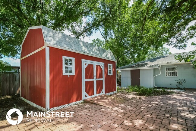 Building Photo - 804 Greenbriar Dr
