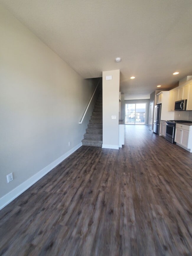 Building Photo - 3 Bedroom 3 Bath Townhouse 1st floor bed/bath