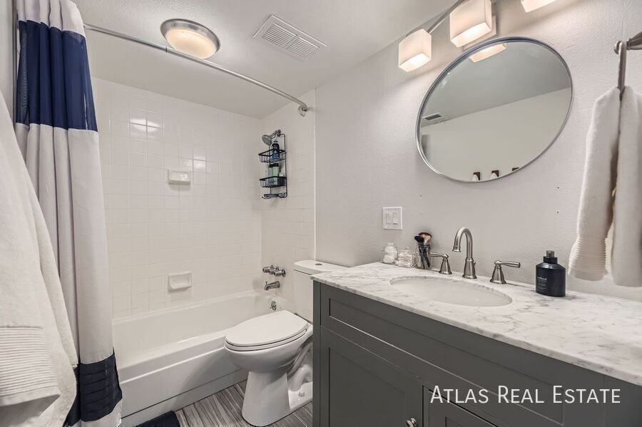 Building Photo - 3141 S Tamarac Dr