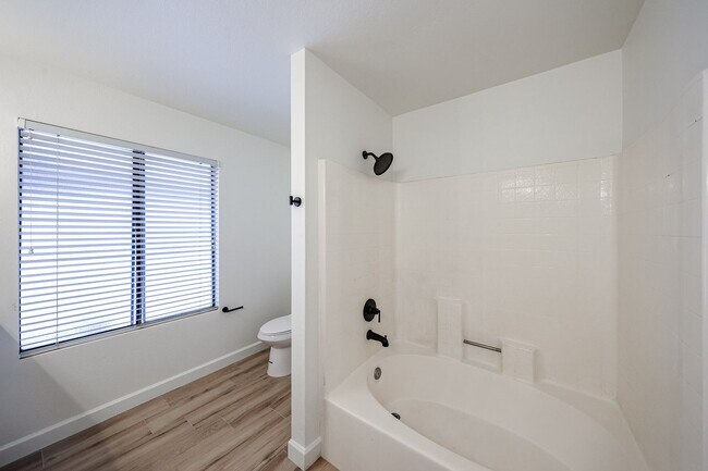 Building Photo - Beautifully renovated 3 bedroom 2 bathroom...