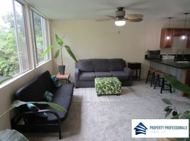 Building Photo - 3rd floor condo unit - fully furnished!