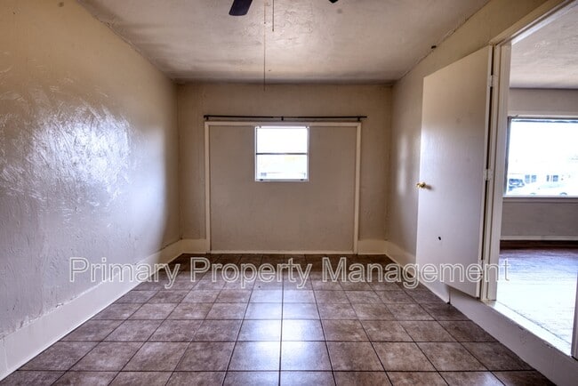 Building Photo - 3004 Somerset Pl