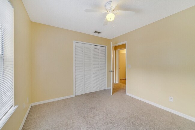 Building Photo - 6052 Westgate Dr