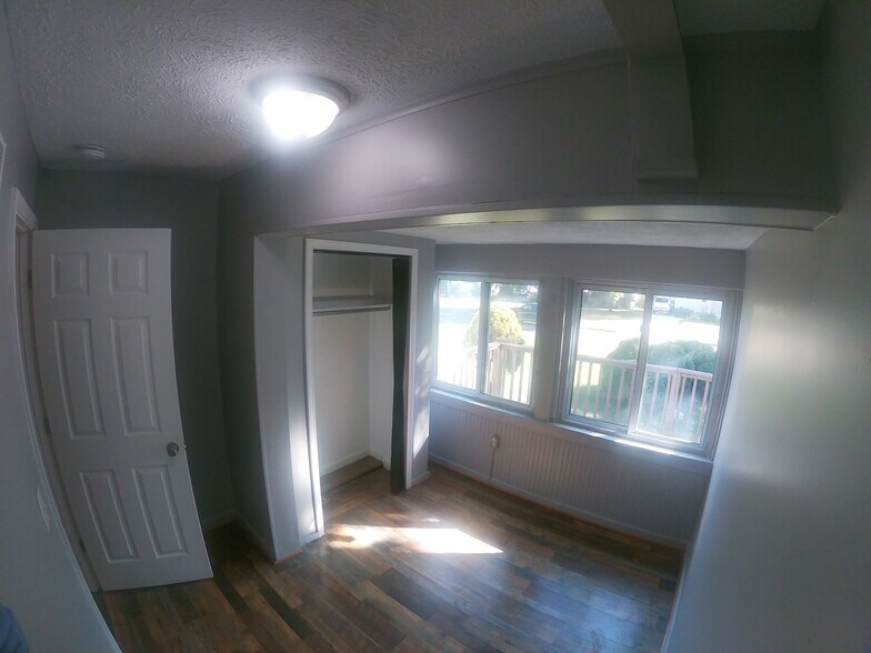 Bedroom 3 - 683 E Beverly Ave