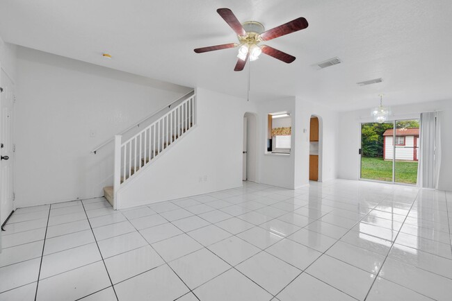 Building Photo - Charming 3-Bedroom, 2.5-Bath Home with Spa...