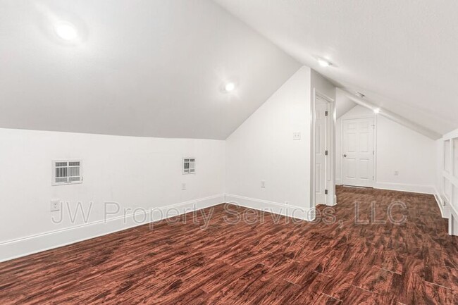Building Photo - 2120 New Orleans St