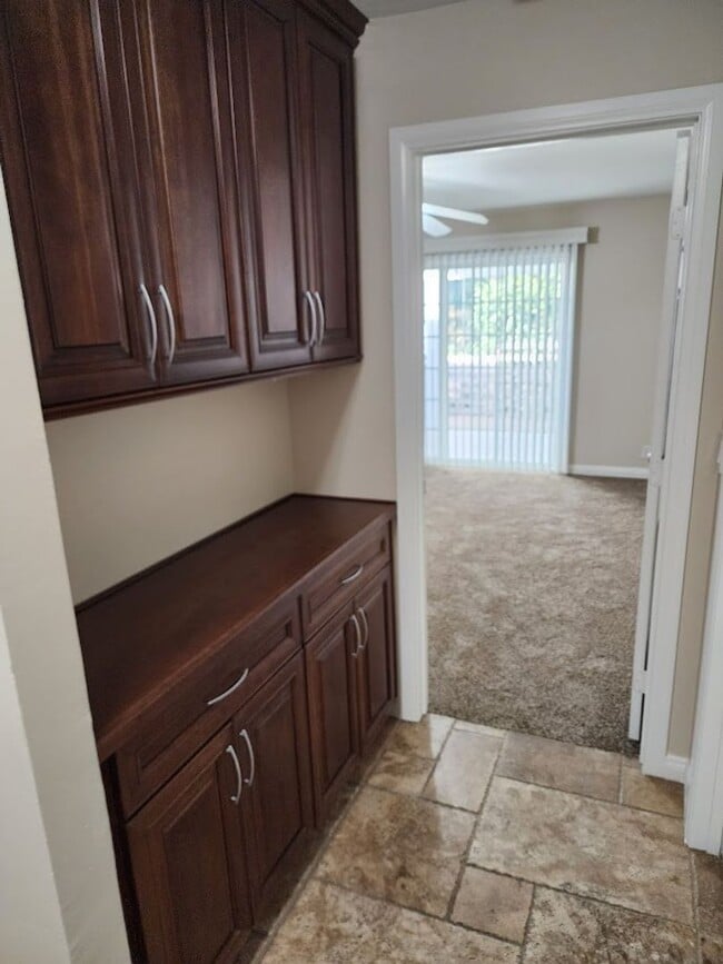 Building Photo - Single Level Fallbrook Home with 3 Bedrooms plus Office/Den.