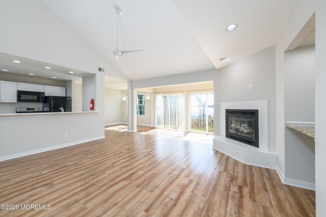 Building Photo - 222 Waters Edge Dr