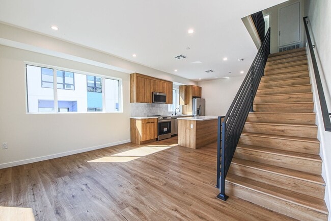 Building Photo - Ultra-Luxury Brand New 2 bed/2.5 bath and ...