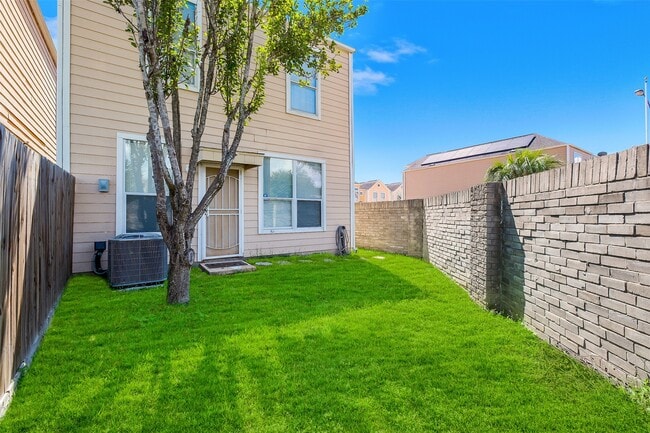 Building Photo - 10334 Panther Point Dr