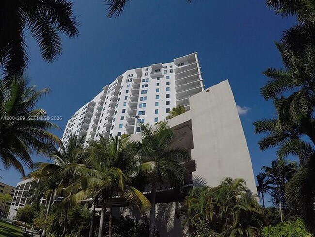 Building Photo - 10 SW South River Dr