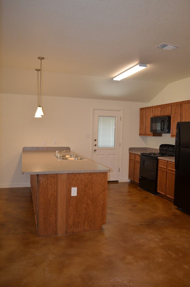 Building Photo - 914 Maplewood Dr