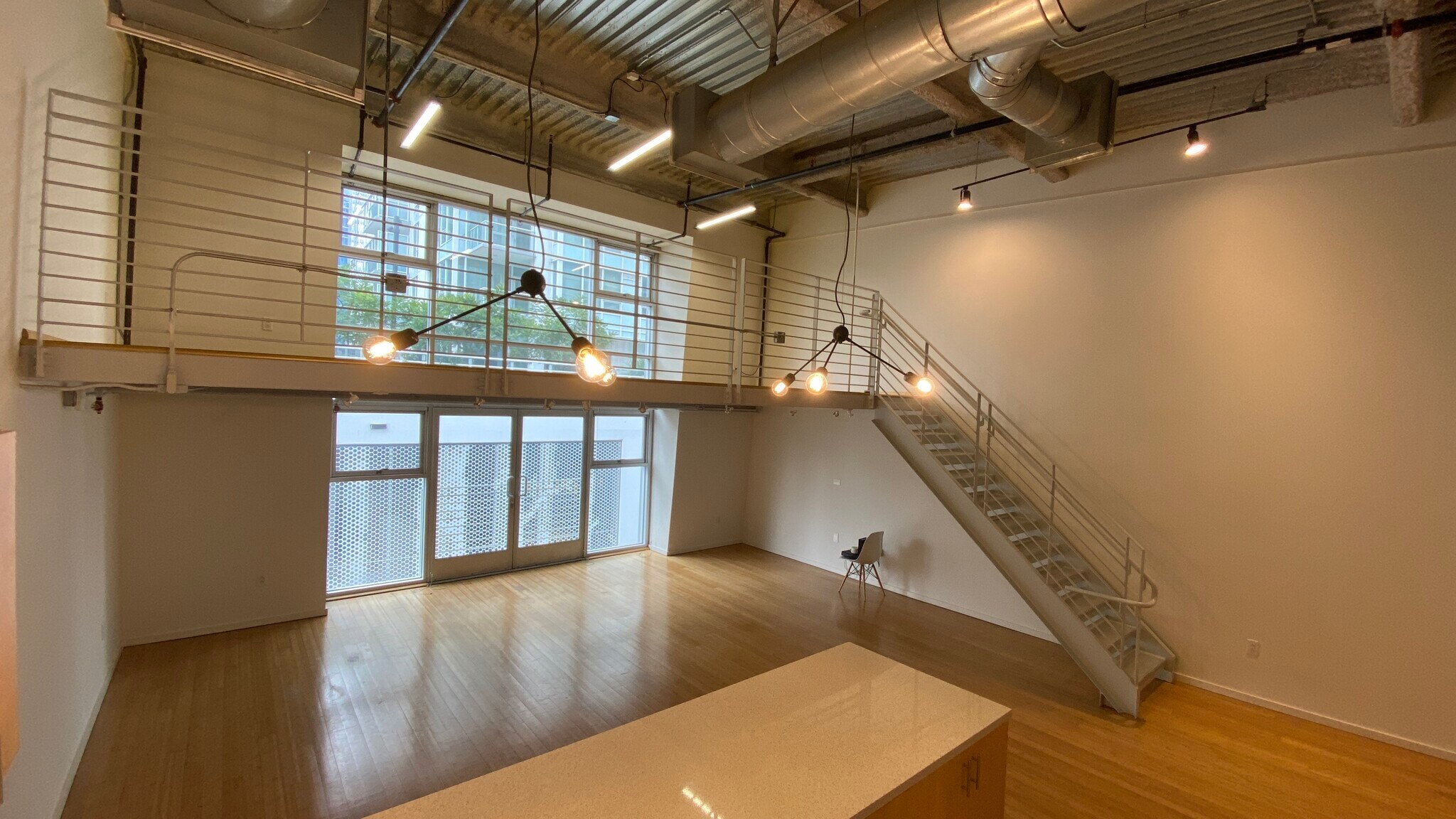 Building Photo - 1130 S FLOWER St