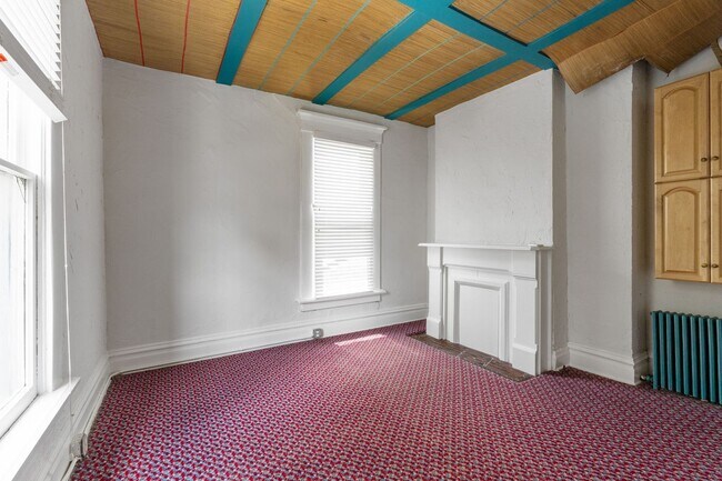 Building Photo - Huge Brick House in Victorian Village/Shor...