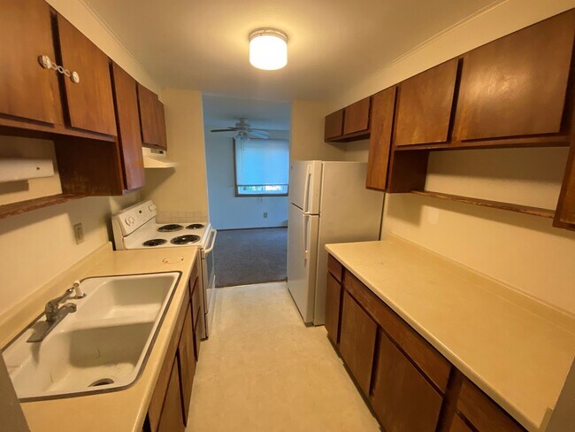 Interior Photo - 5022 Sheboygan Apartments