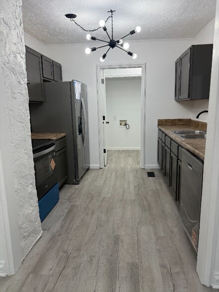 Building Photo - 4033 Porter Ave