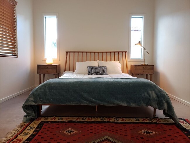 Building Photo - Modern, beautiful 3Bdrm, 2ba unfurnished i...