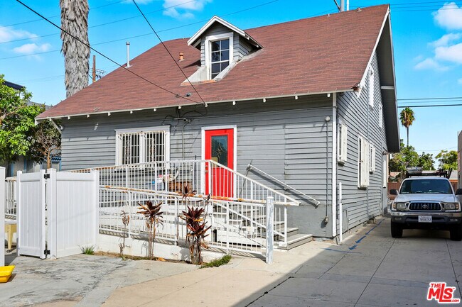 Building Photo - 522 W Vernon Ave