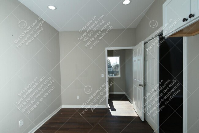 Building Photo - 330 N Randolph St A