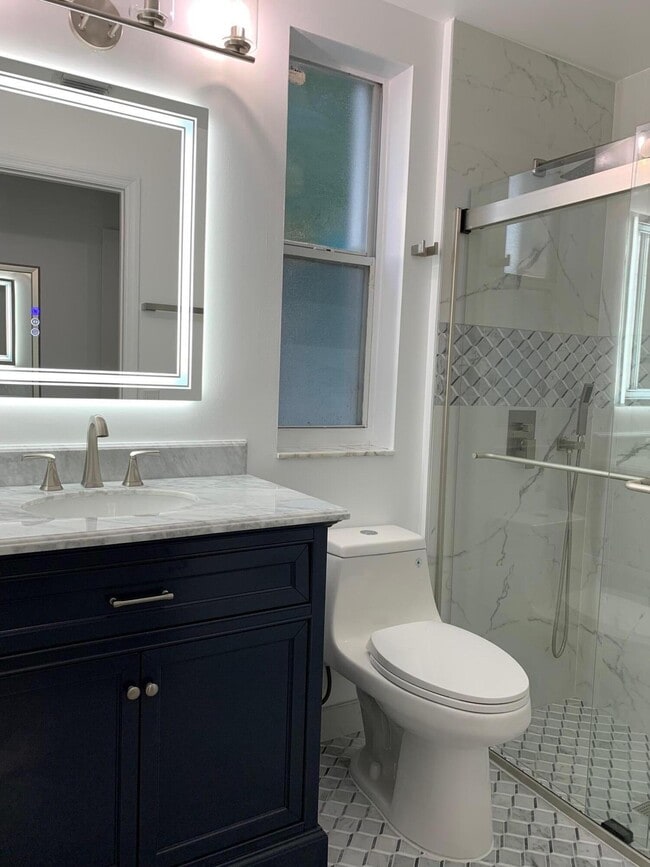 Building Photo - 717 Lake Wellington Dr