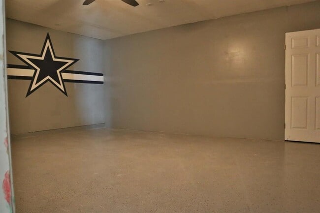 Building Photo - 717 Blair Ave