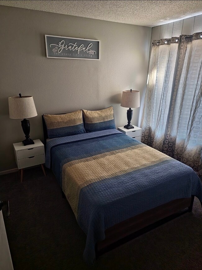 Building Photo - 2612 E Siesta Ave