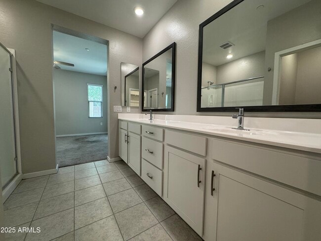 Building Photo - 775 E Furness Dr