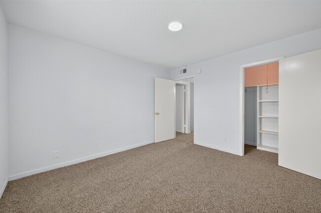 Building Photo - 6201 Ranchester Dr