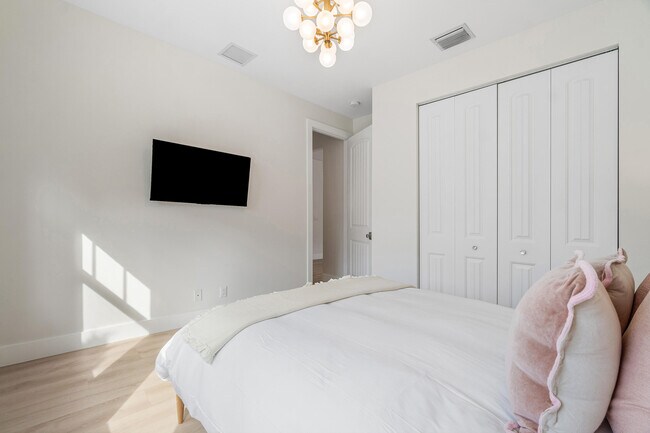 Building Photo - 7606 S Olive Ave