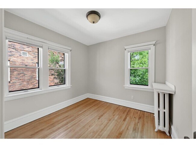 Building Photo - 971 Goodrich Ave