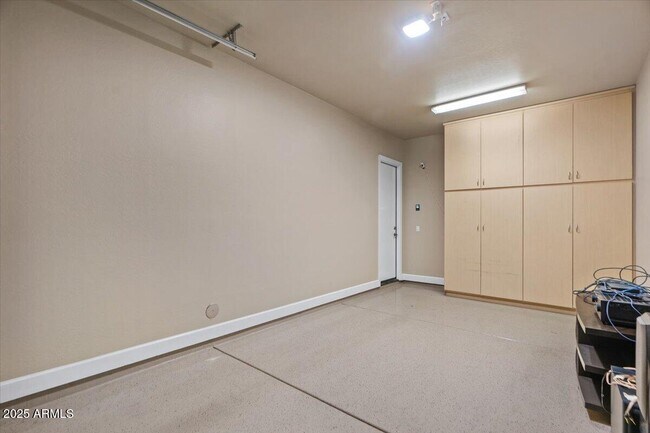 Building Photo - 3410 E Vallejo Ct