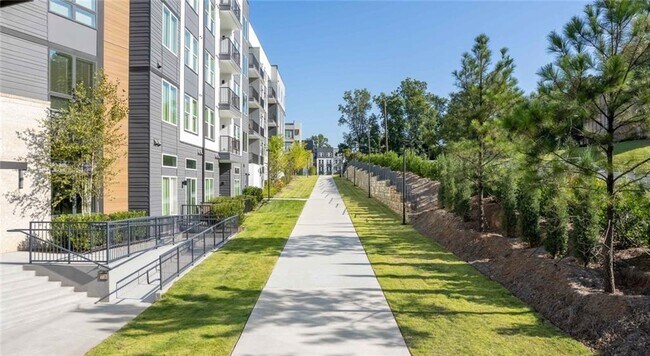 Building Photo - 2490 N Druid Hills Rd
