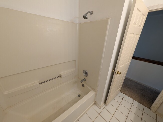 Building Photo - 843 E Princeton Cir