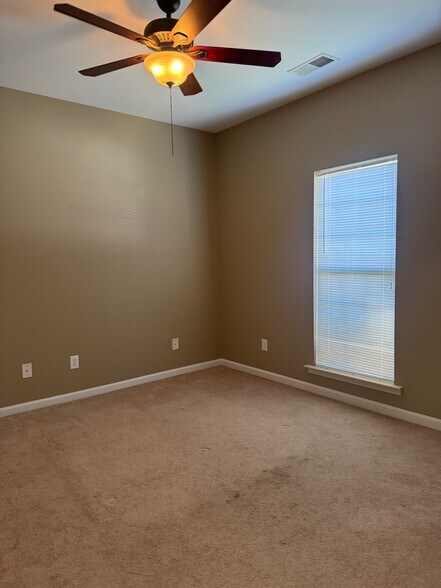 Building Photo - 1017 Fairbank Ln